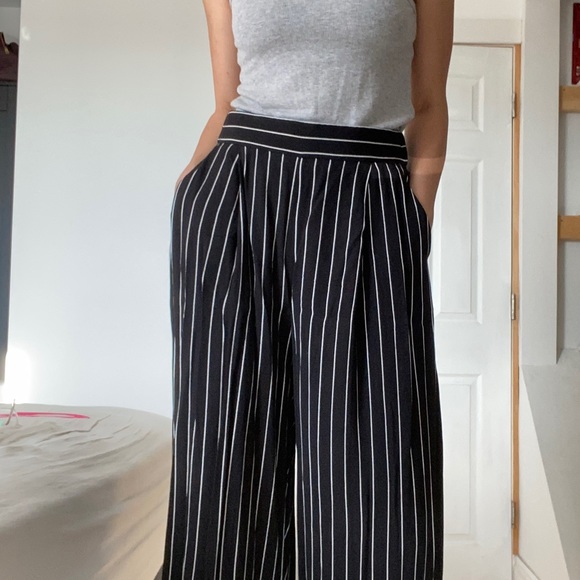 ❤️4/$40 SALE! ❤️ - Gap wide leg striped pants - Picture 2 of 8